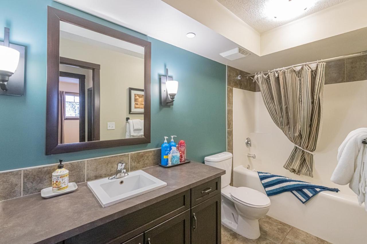 Copperstone Resort - Mountain View 2 Bedroom Condo Canmore Bagian luar foto
